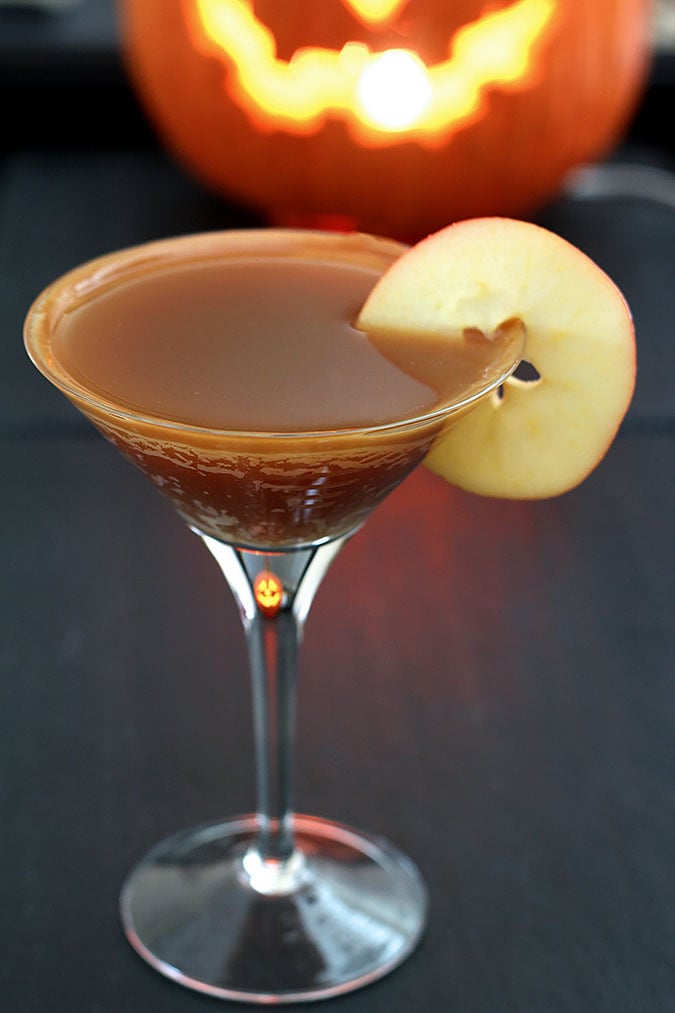 Best Halloween Cocktails - Caramel Apple Cider Cocktail with Apple Slice Garnish