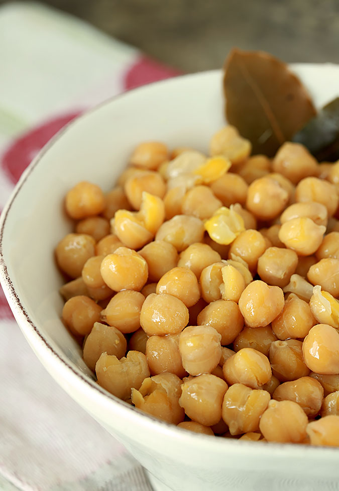 How to Prepare Chickpeas (or Garbanzo Beans) in the Instant Pot Chickpeas (garbanzo beans) in a bowl.