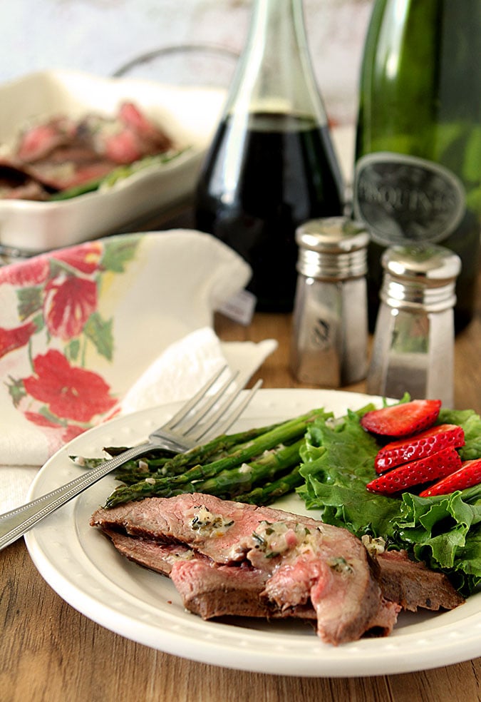 Grilled Flank Steak and Asparagus with Béarnaise Butter Grilled Flank Steak and Asparagus with Béarnaise Butter