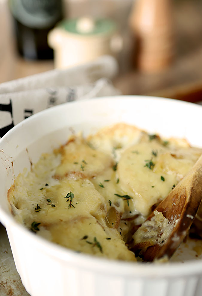 Garlic and White Cheddar Scalloped Potatoes