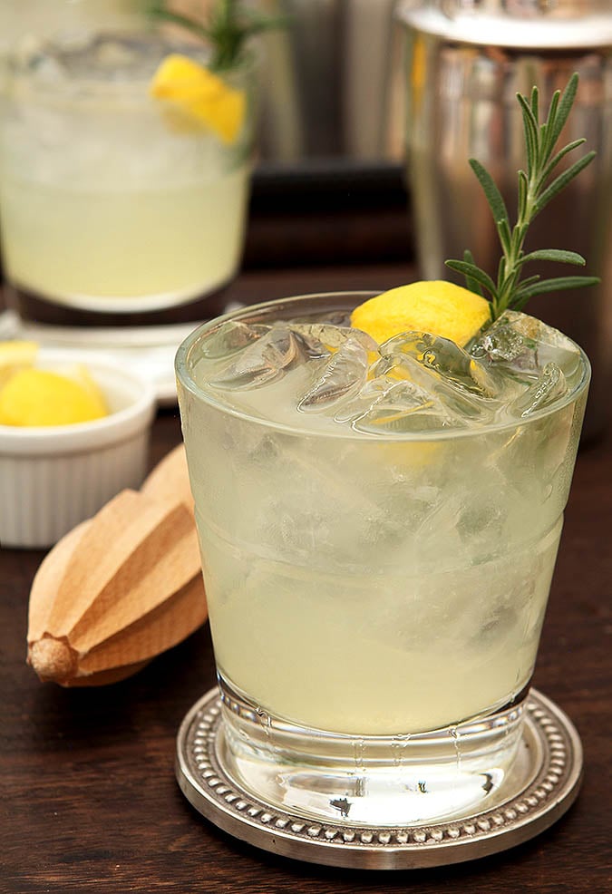 Sparkling Gin and Rosemary Lemonade Sparkling Gin and Rosemary Lemonade