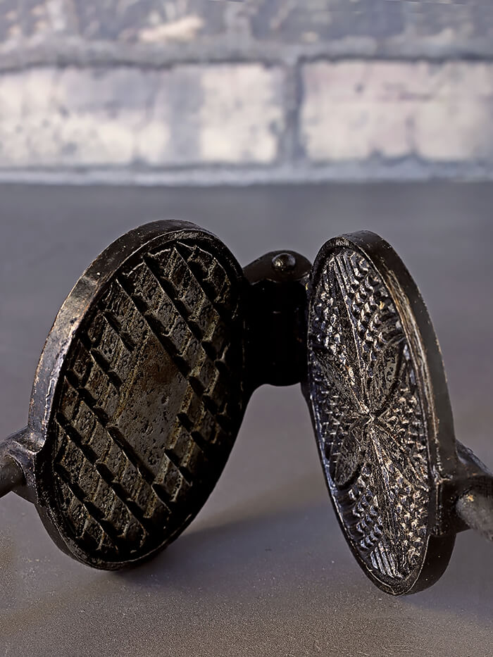 Pizzelles - Italian Waffle Cookie Maker Open to See Design