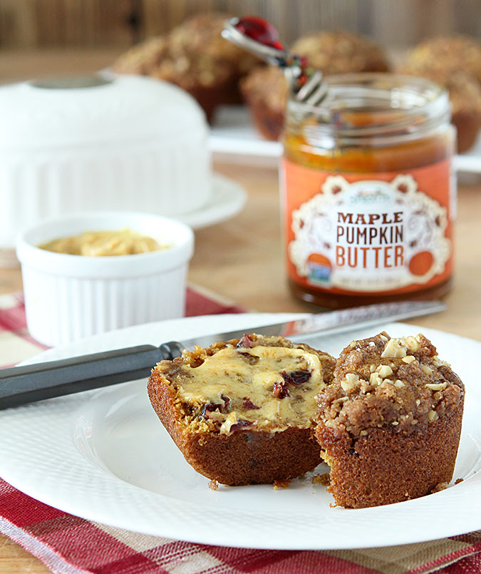 Pumpkin Spice Muffins with Molasses Walnut Crumble