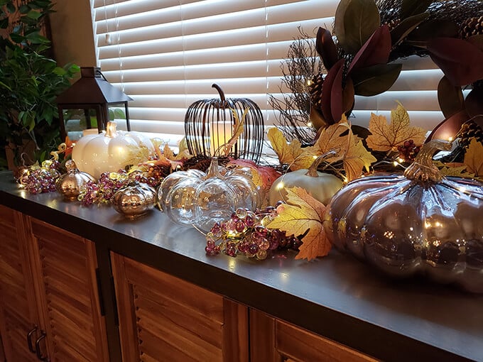 Fall Pumpkin Decor in Kitchen