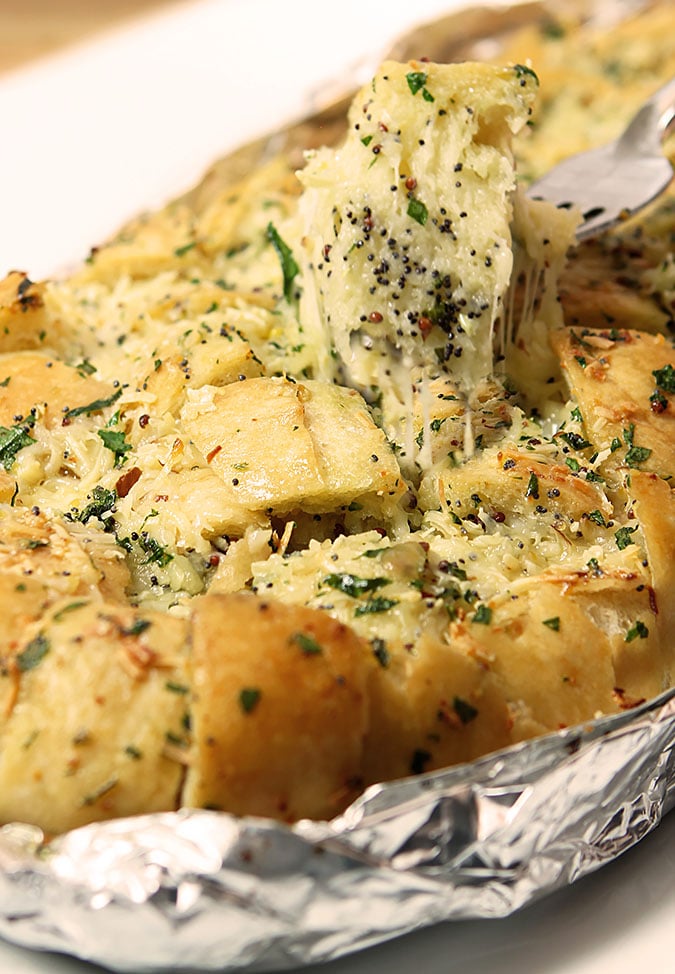 Smoked Gouda Stuffed Cheesy Bread